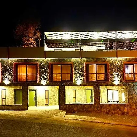 Elm Hotel